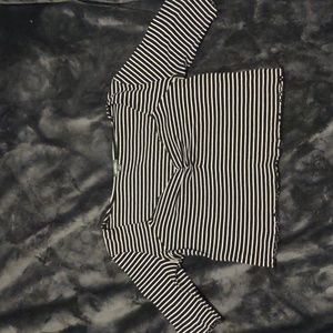 3/15 🦇 Black and white striped crop top